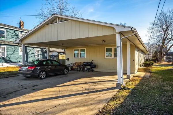 901 & 903 W Saint Louis Avenue, Effingham, IL 62401