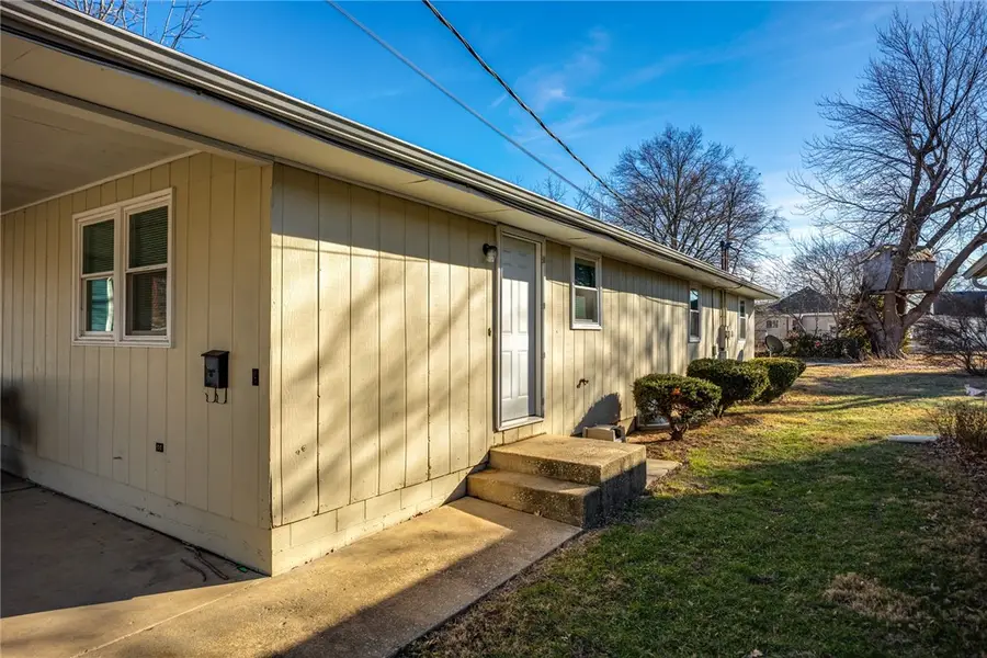 901 & 903 W Saint Louis Avenue, Effingham, IL 62401 - Image #3