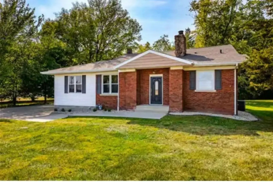 1046 State 32 Highway, Sullivan, IL 61951 - Image #1