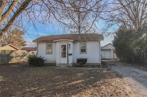 2015 & 2017 10th Street, Charleston, IL 61920