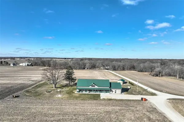 1062 N 1915 East Road, Shelbyville, IL 62565