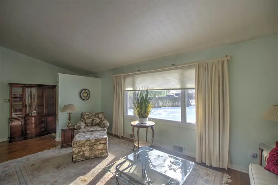 246 Southmoreland Place, Decatur, IL 62521 - Image #2