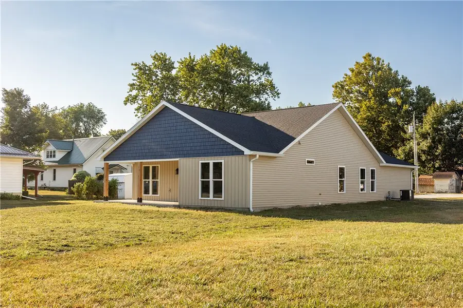 108 E North 2nd Street, Findlay, IL 62534 - #3