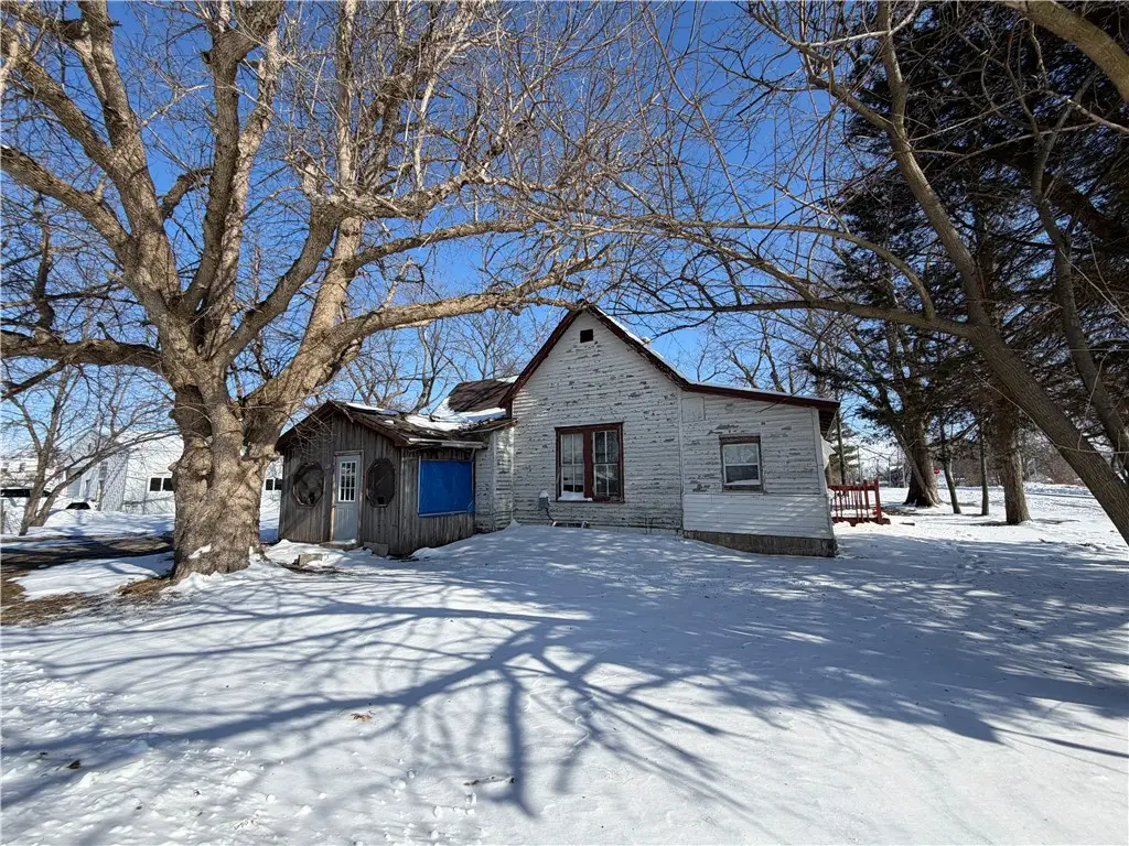 112 Walnut Street, Oakland, IL 61943 - #1