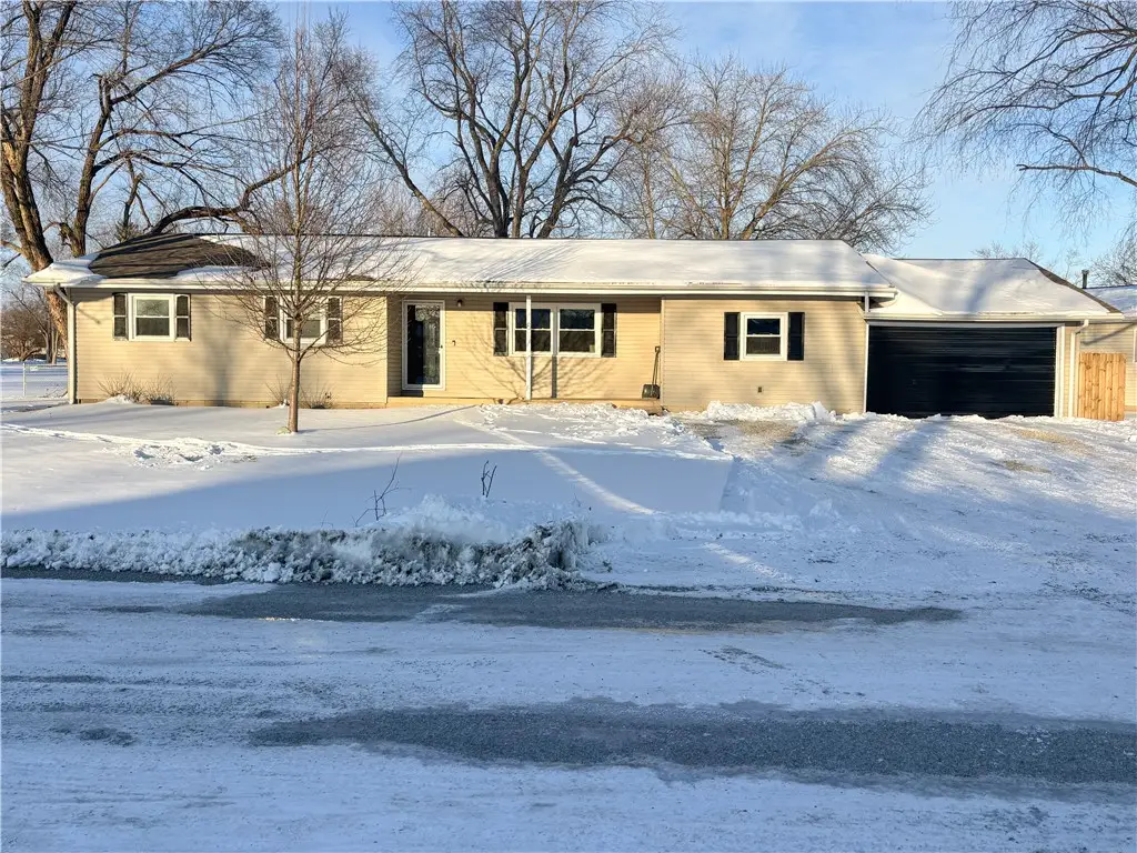 8 Massie Drive, Toledo, IL 62468 - #1