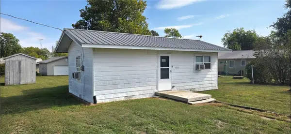 374 Adams Street, Mason, IL 62443