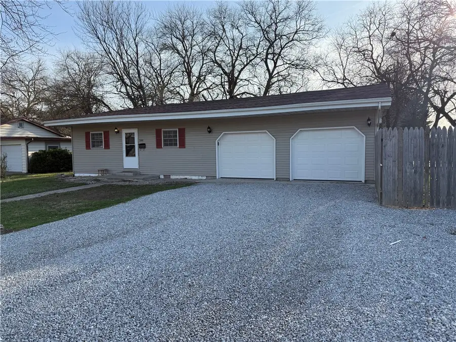 506 Davis Street, Newton, IL 62448 - #2