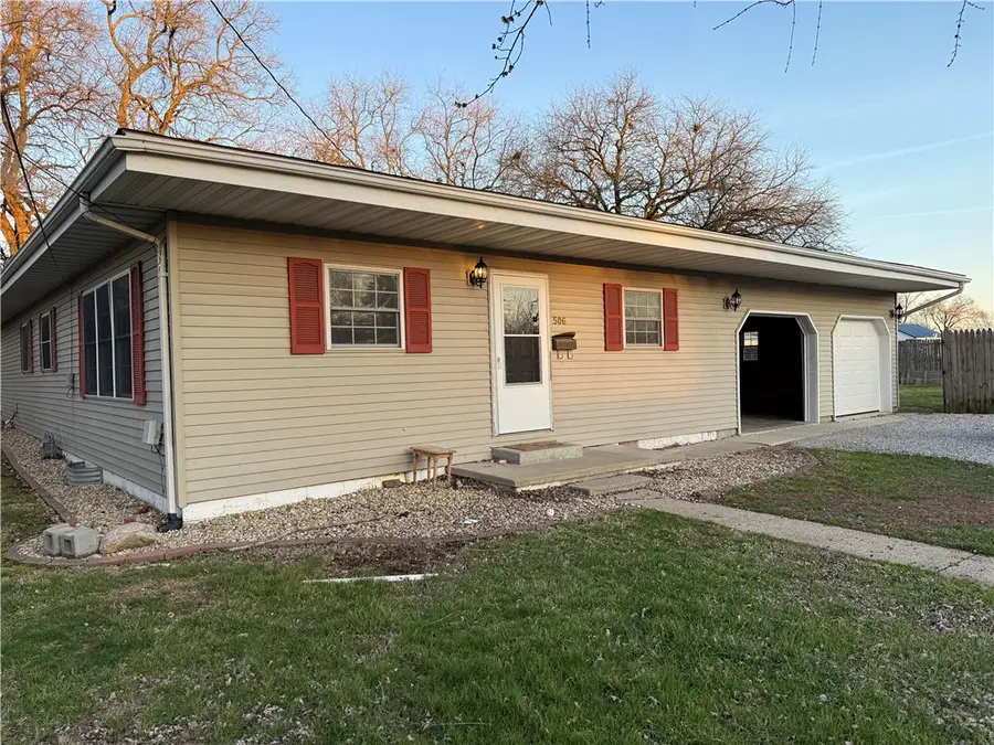 506 Davis Street, Newton, IL 62448 - #3