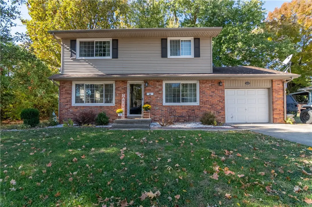 1023 S Washington Street, Sullivan, IL 61951 - #1