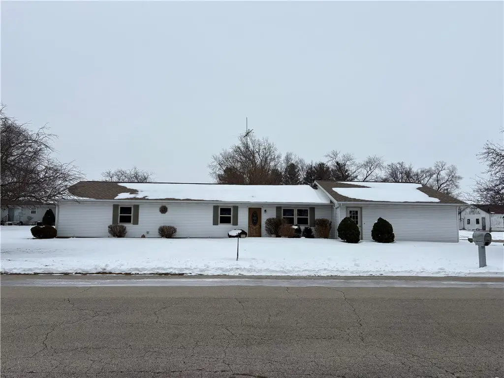922 S Fifth Street, Hoopeston, IL 60942 - #1