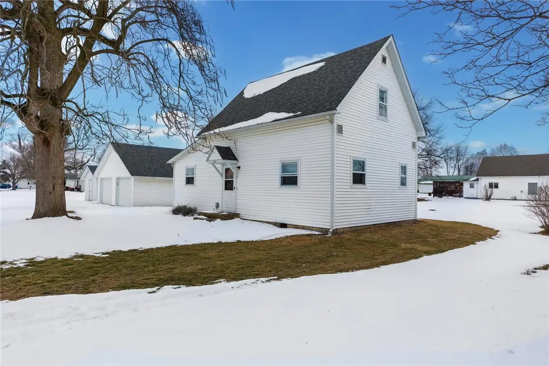302 W North 3rd Street #W, Stewardson, IL 62463 - #1