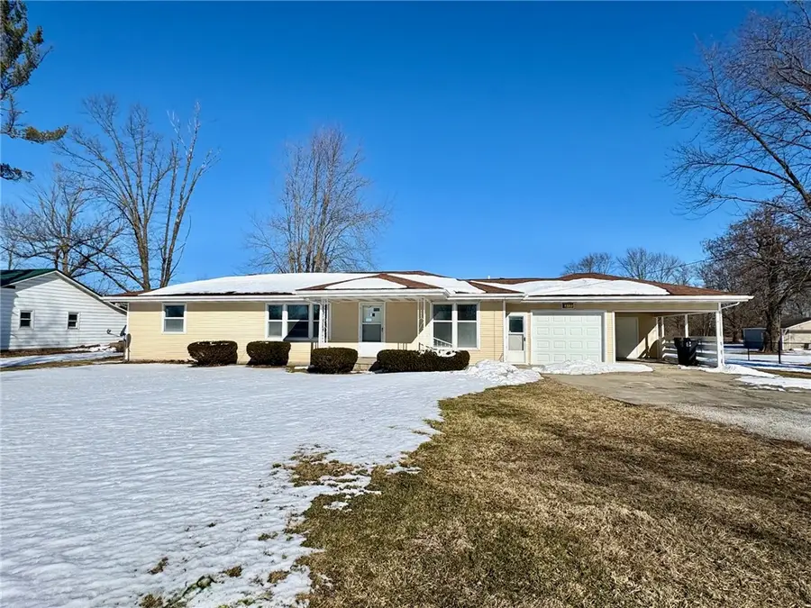 2717 Washington Road, Casey, IL 62420 - #2