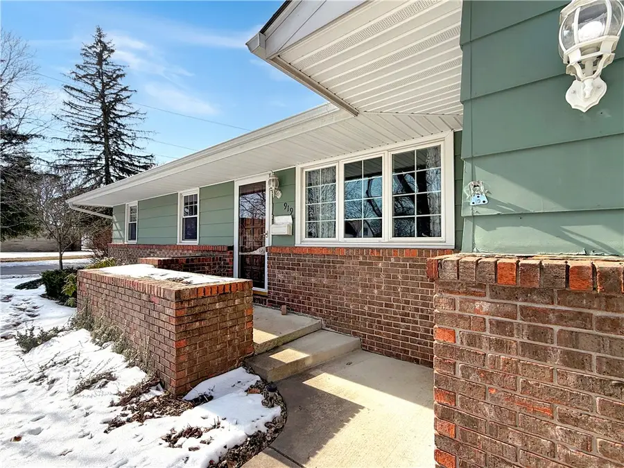 919 Van Buren Street, Sullivan, IL 61951 - #3