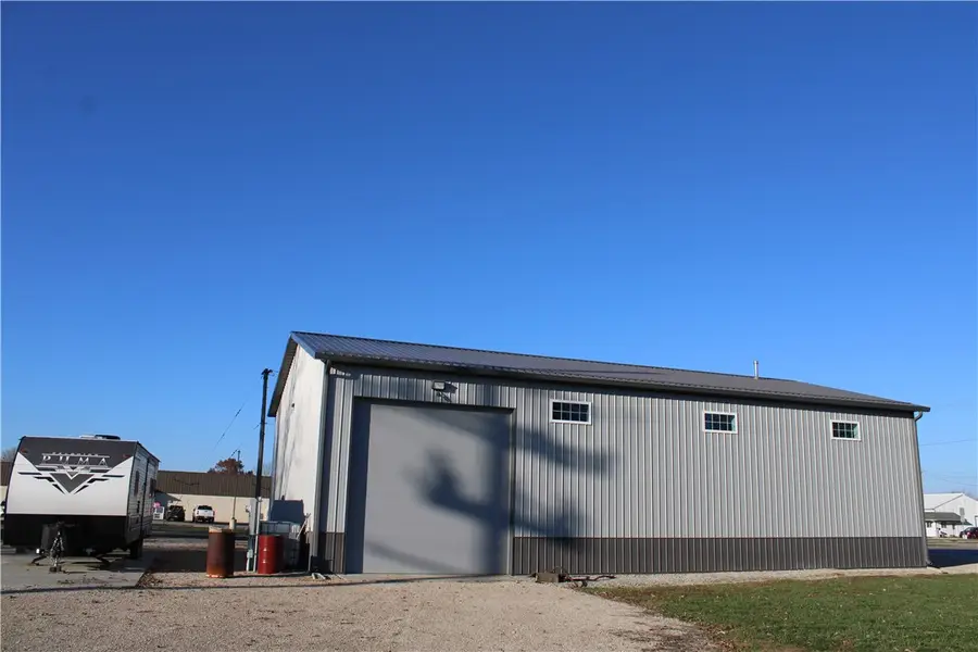 305 S Oak Street, Windsor, IL 61957 - #2