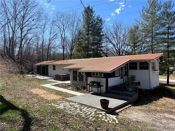 14486 E County Road 300n, Charleston, IL 61920