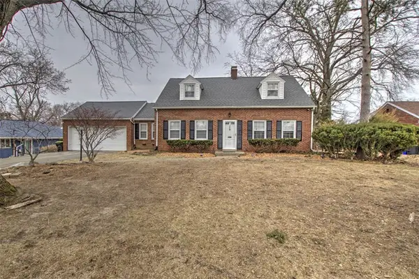 228 Southmoreland Place, Decatur, IL 62521