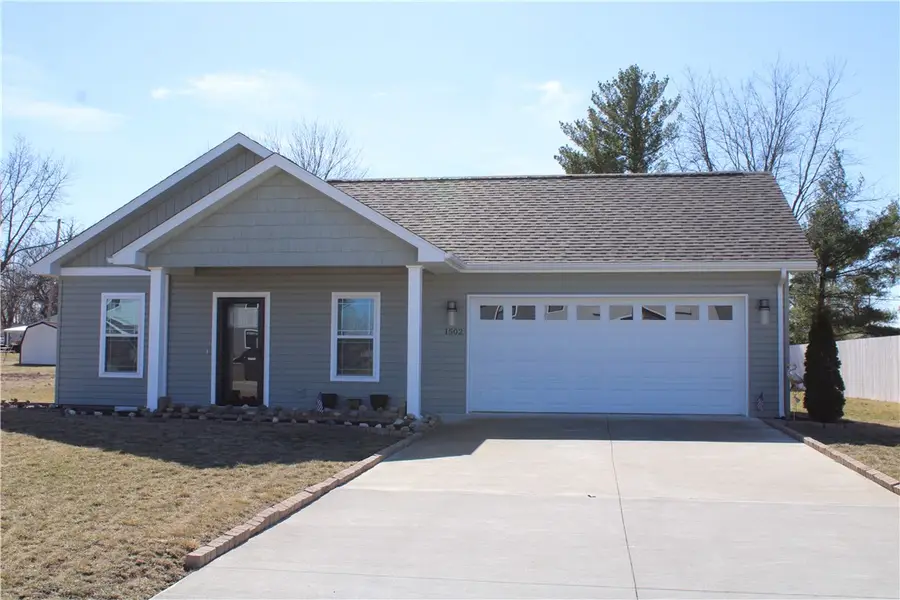 1502 W North 4th Street, Shelbyville, IL 62565 - #2