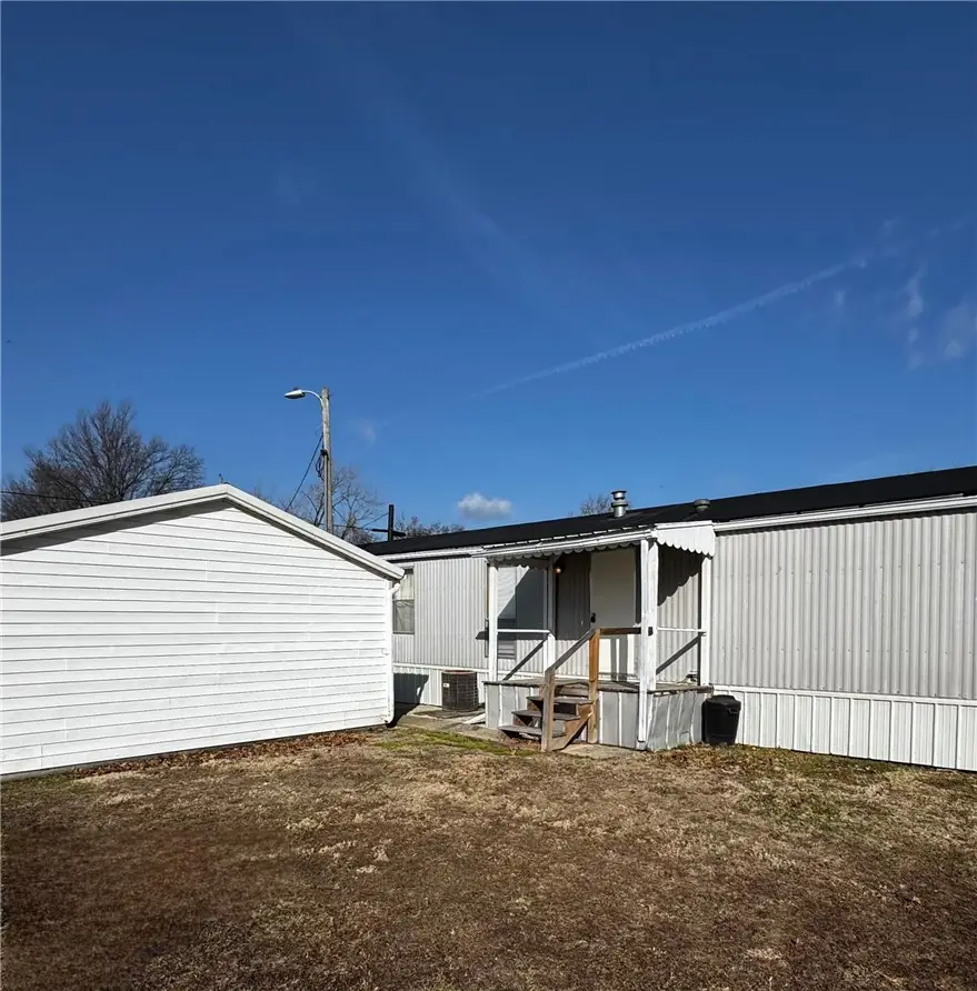 527 SW Washington Street, Clay City, IL 62824 - #2