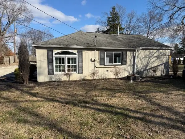 2004 Hayes Avenue, Charleston, IL 61920