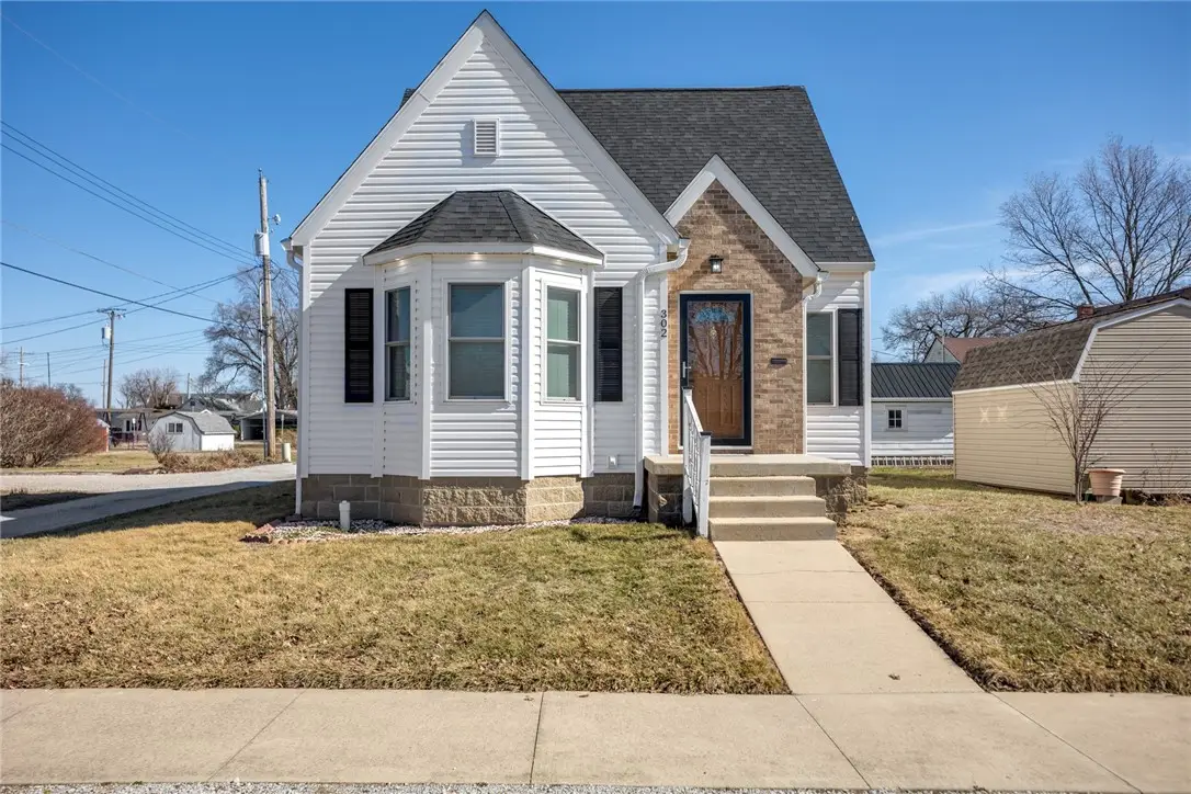 302 N Main Street, Effingham, IL 62401 - #1