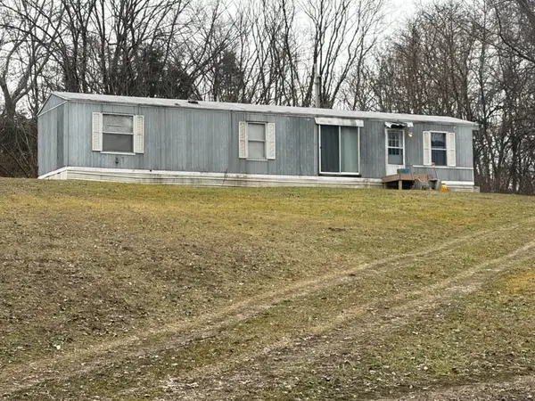 9278 N St Hwy 33, Palestine, IL 62451