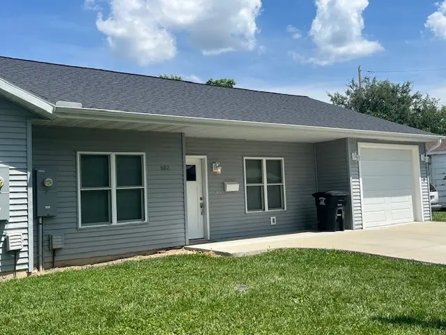 602 S Linden Street, Effingham, IL 62401 - #1