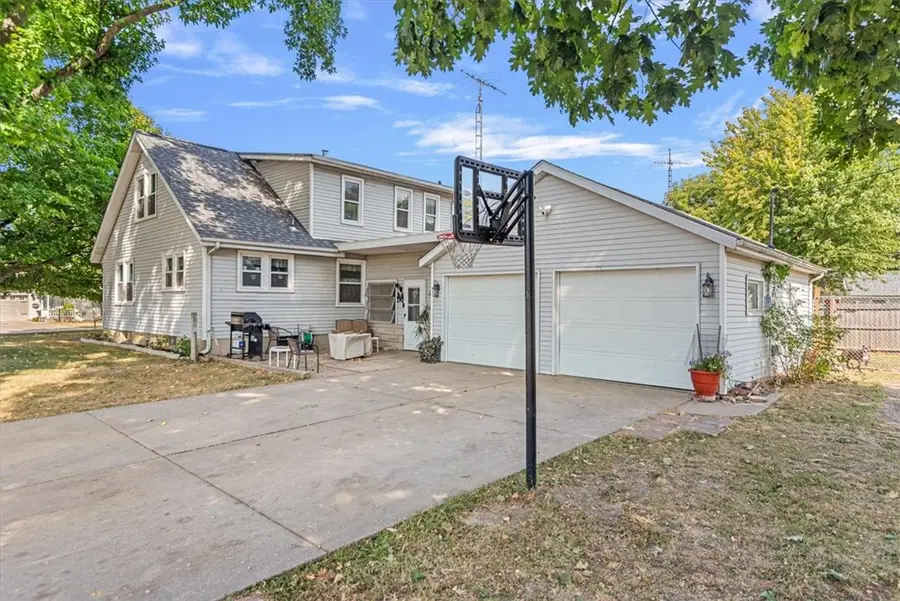 514 S Walnut Street, Pana, IL 62557 - #2