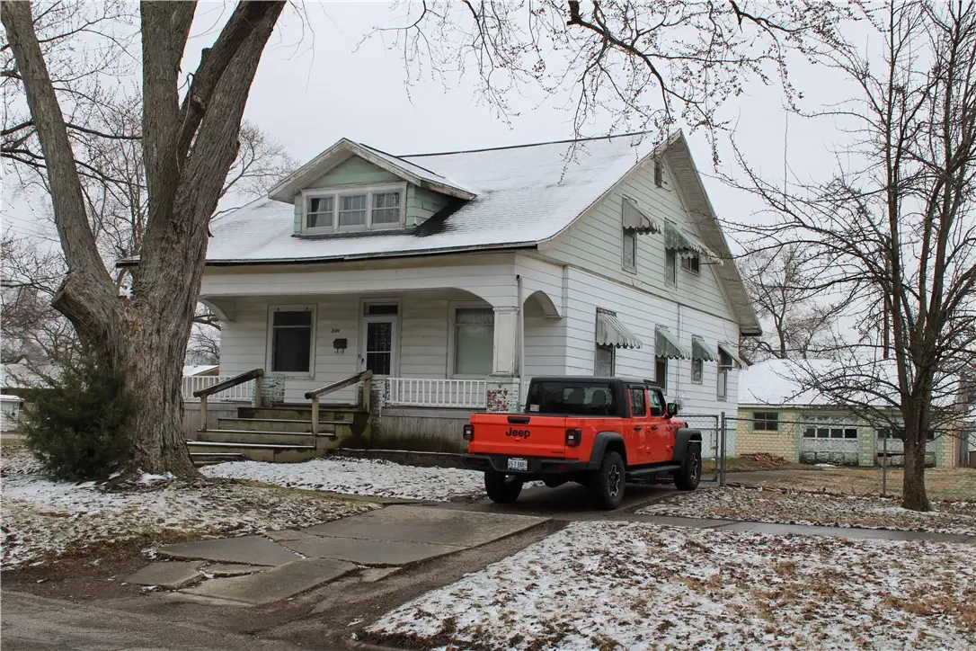 2305 Shelby Avenue, Mattoon, IL 61938 - #1