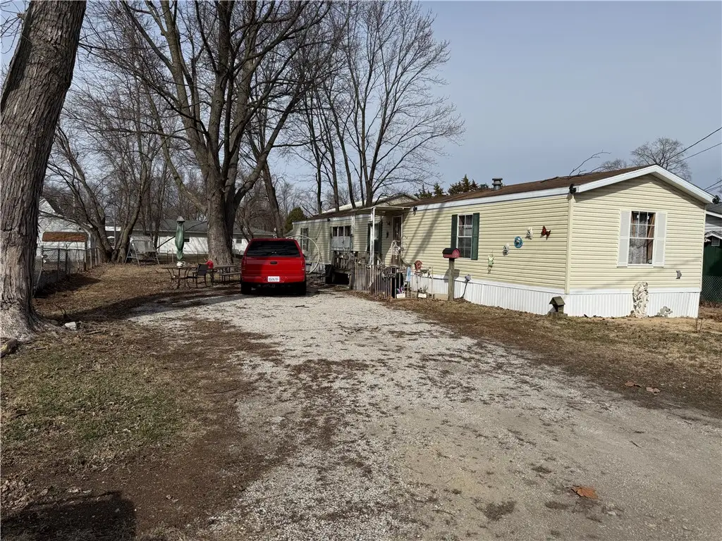 805 E Julia Street, Clinton, IL 61727 - #1