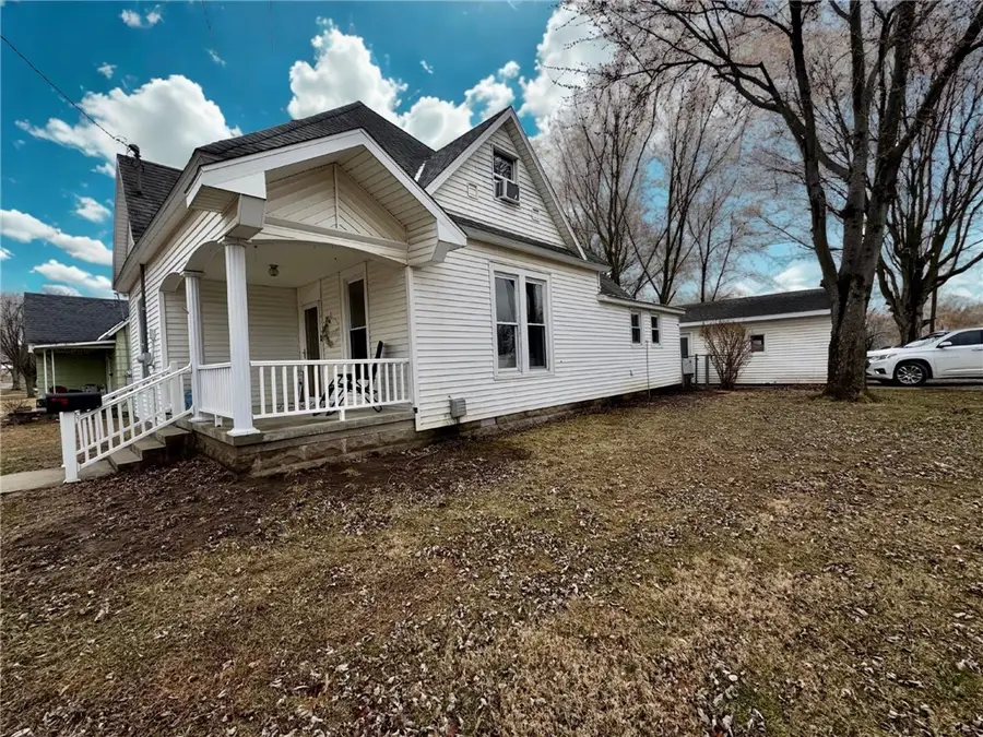 601 SW 2nd Street, Casey, IL 62420 - #3