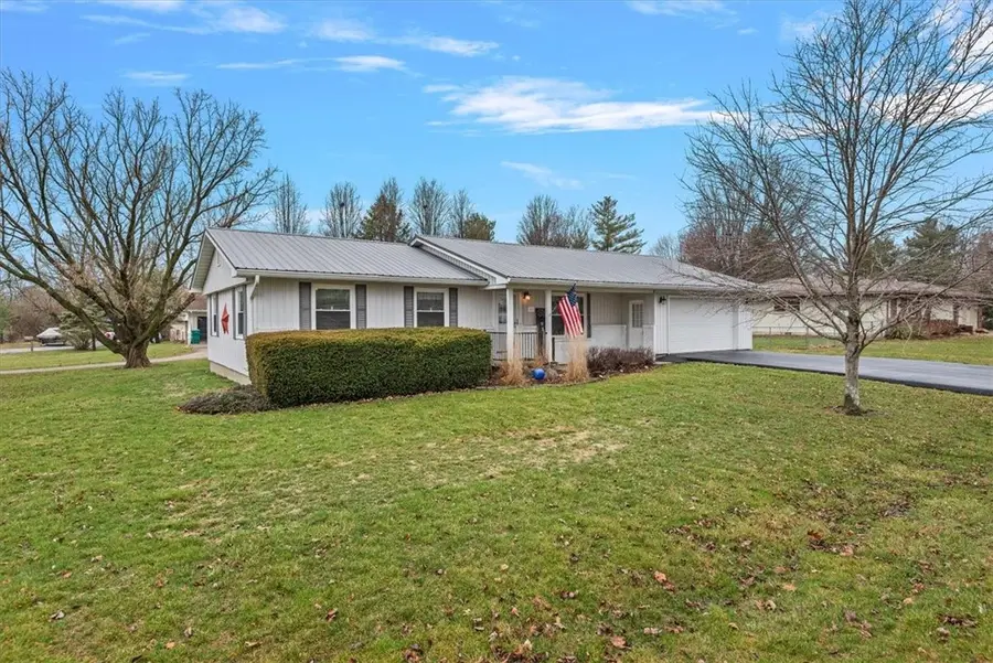 11 Cardinal Drive, Bethany, IL 61914 - #2