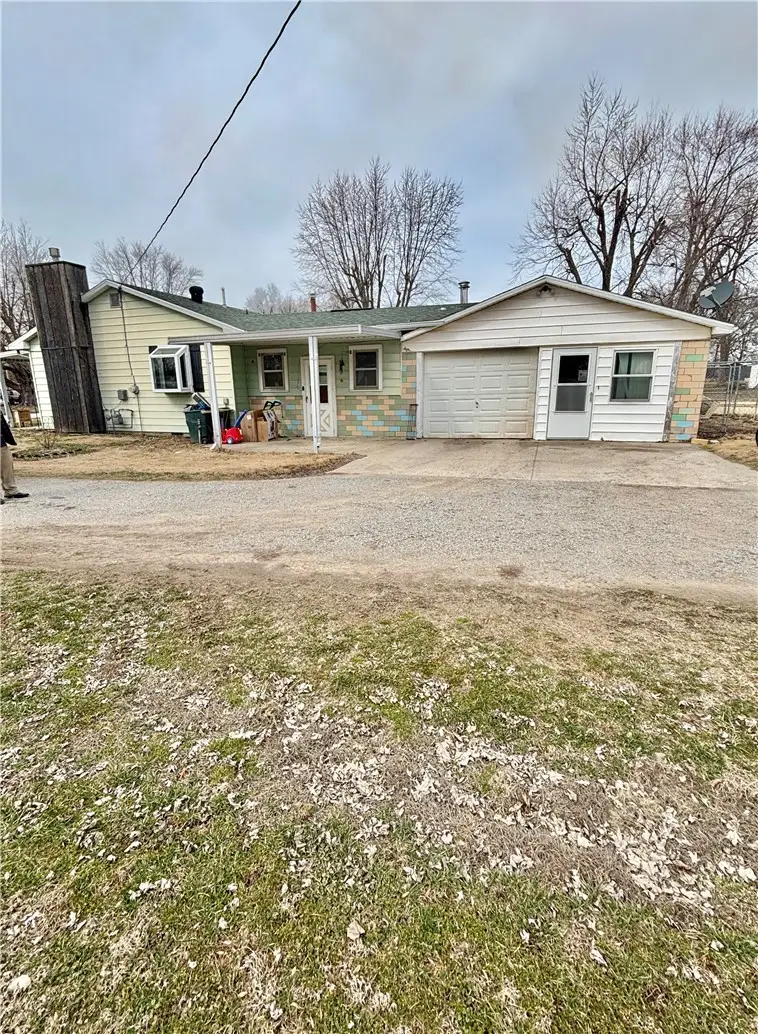 300 S Pennsylvania Street, Toledo, IL 62468 - #2