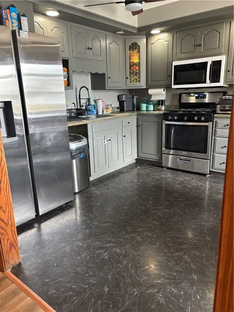 300 S Pennsylvania Street, Toledo, IL 62468 - #3