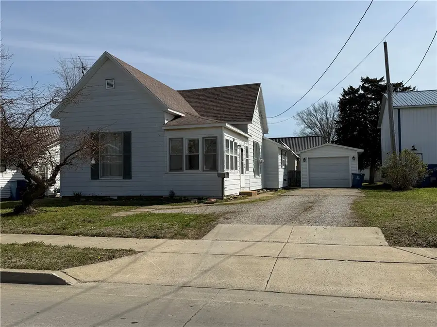 309 N Range Street, Oblong, IL 62449 - #2