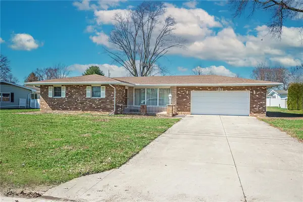 1202 Holiday Drive, Effingham, IL 62401