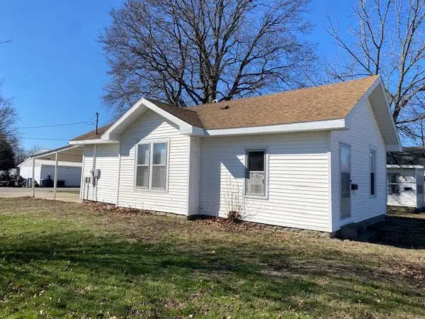 12 Railroad Avenue, Charleston, IL 61920