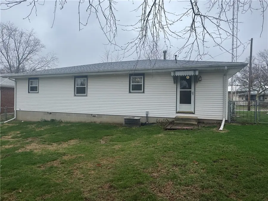 627 Hannah Avenue, Paris, IL 61944 - #3