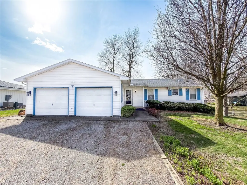 7 Circle Drive, Paris, IL 61944 - #1