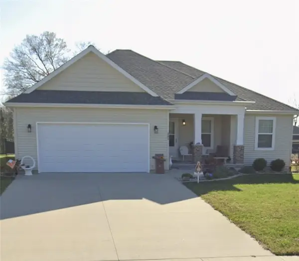 205 E Hendelmeyer Avenue, Effingham, IL 62401