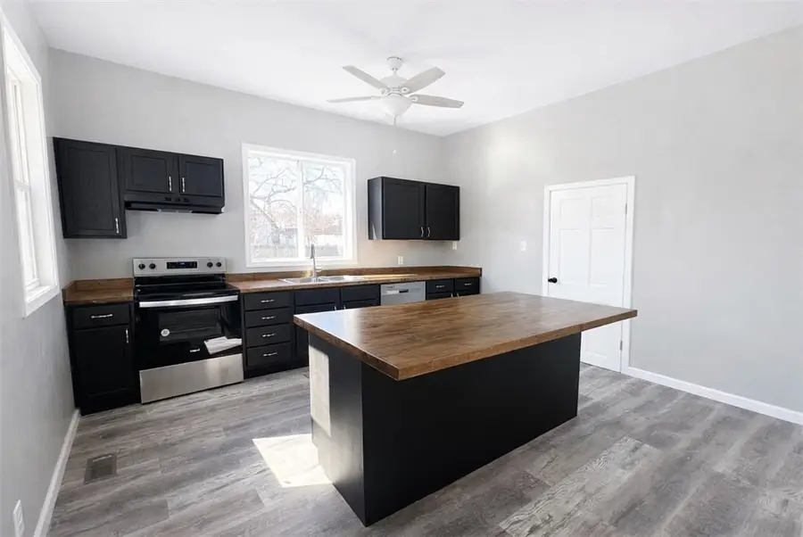 701 N Central Avenue, Paris, IL 61944 - #2