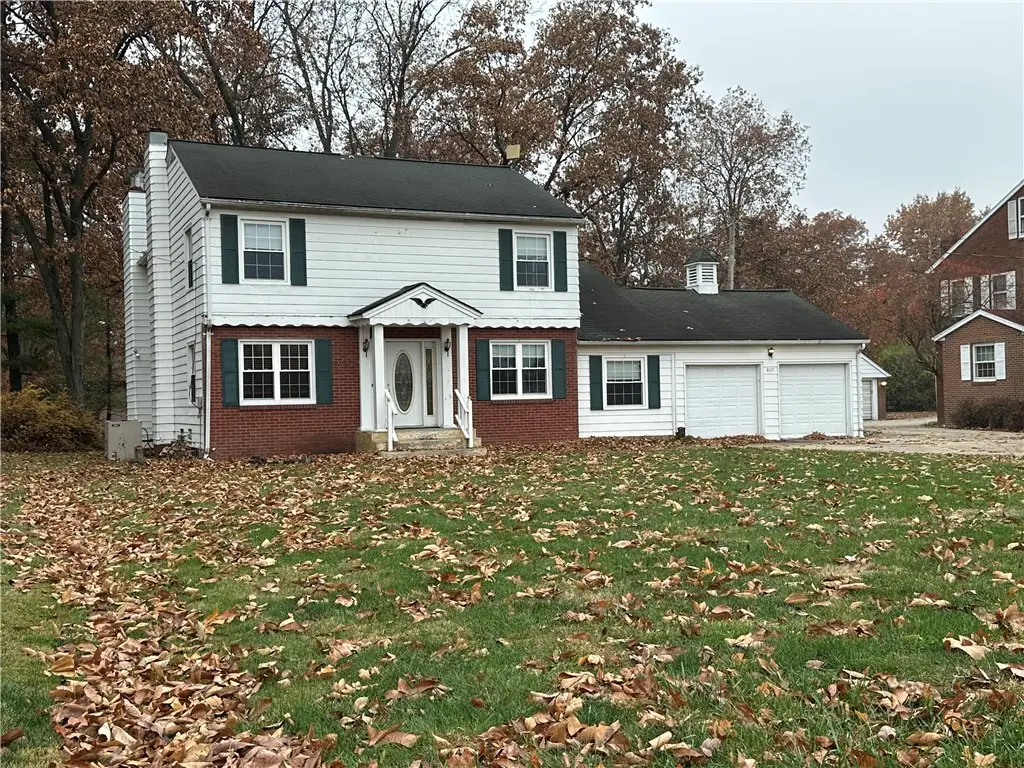 807 N Keller Drive, Effingham, IL 62401 - #1