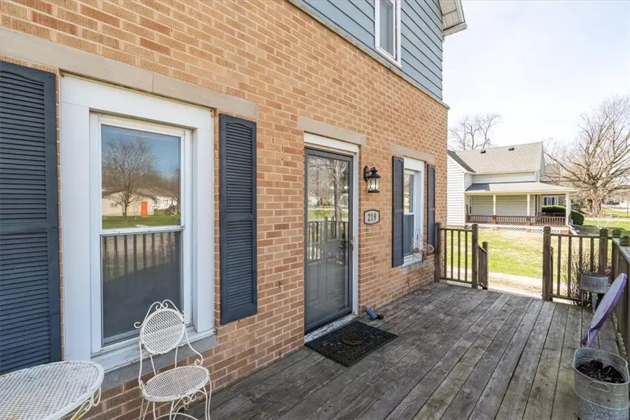 219 E Elm Street, Argenta, IL 62501 - #3