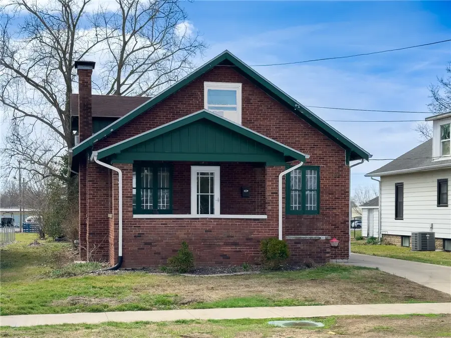 719 E Jefferson Avenue, Effingham, IL 62401 - #2