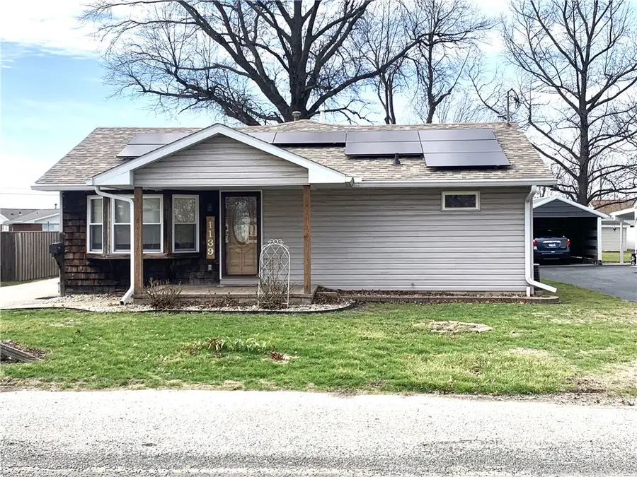 1139 N Lincoln Avenue, Taylorville, IL 62568 - #2