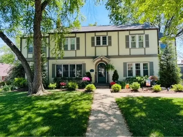 16 W Conron Avenue, Danville, IL 61832