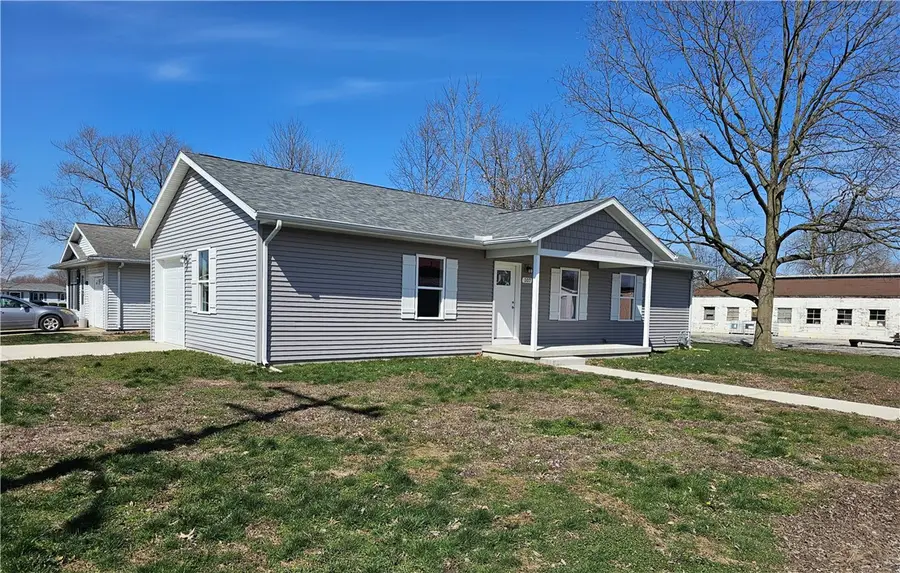 107 S Illinois Street, Toledo, IL 62468 - #2