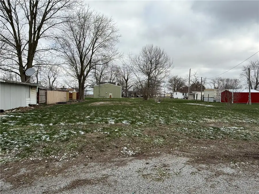 204 W Madison Avenue, Casey, IL 62420 - #2