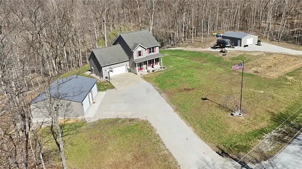 35 Castle Creek Drive, Charleston, IL 61920