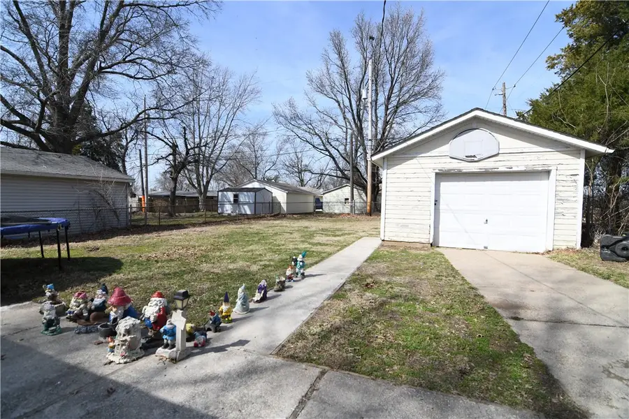 332 W Imboden Drive, Decatur, IL 62521 - #2