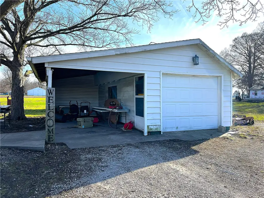 813 W Dewitt Street, Pana, IL 62557 - #2